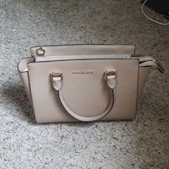 Michael Kors Handbags - Michael Kors purse and wallet